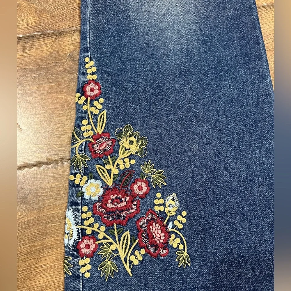 Oak & Vine High Rise Flare Leg Five Pockets Embroidered Jeans. Size 20 - Picture 3 of 5